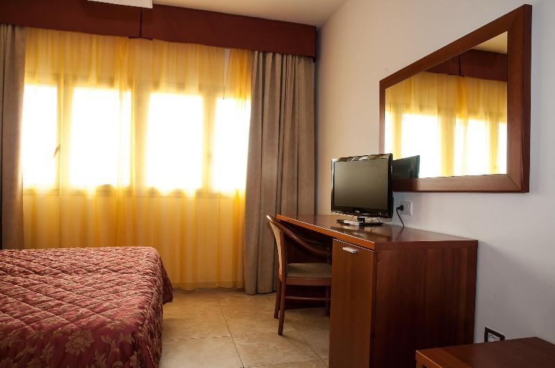 Hotel Demar Olbia Exteriör bild