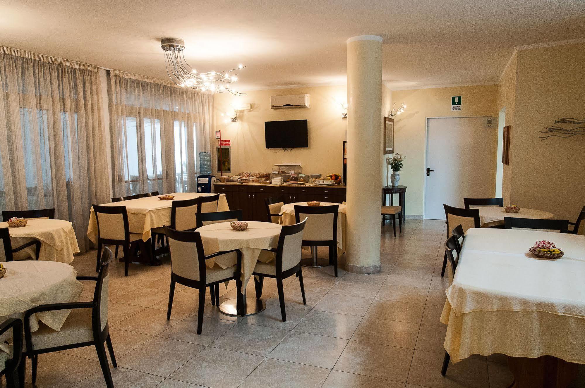 Hotel Demar Olbia Exteriör bild
