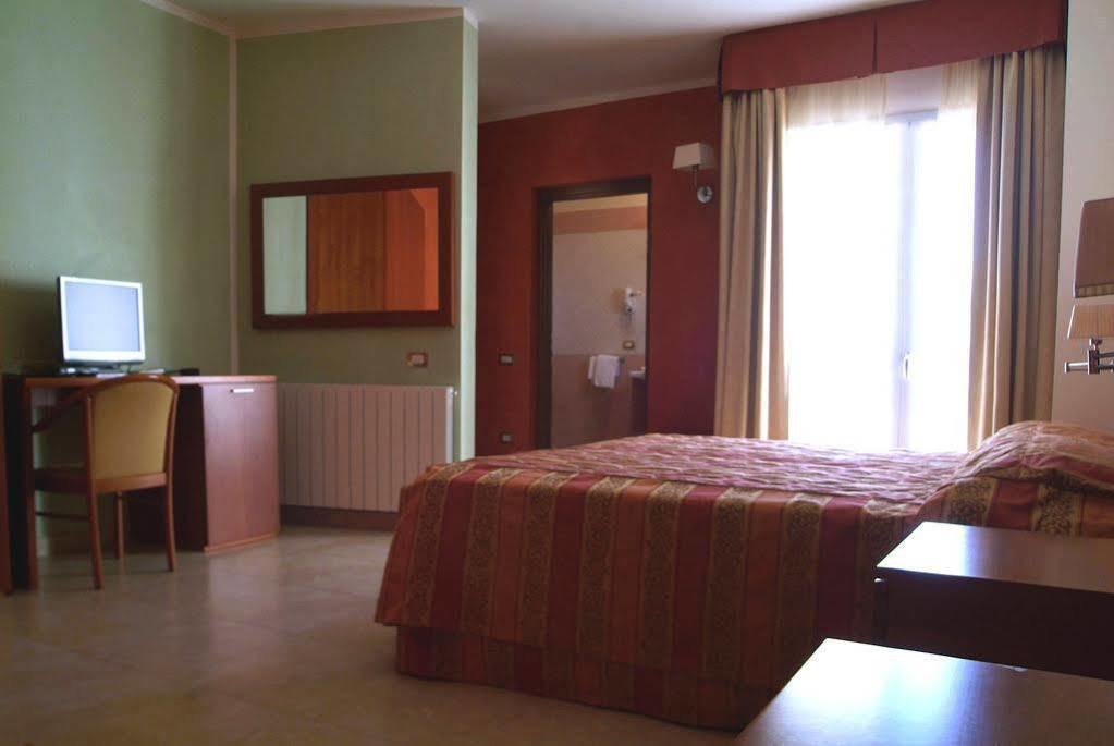 Hotel Demar Olbia Exteriör bild